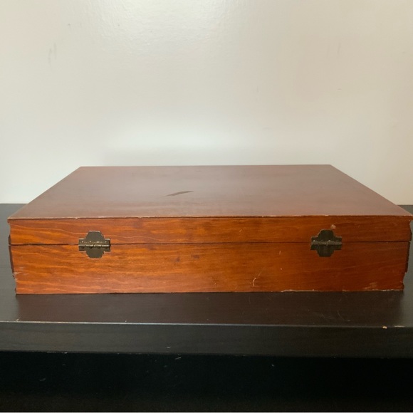 W. M. Roger’s Silverplate Flatware Set in Display Case - Picture 14 of 15